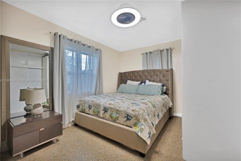 House in Hollywood, Florida 2 bedrooms, 95.13 sq.m. № 2077024 - photo 17