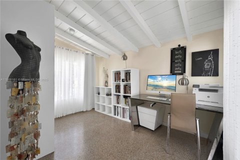 House in Hollywood, Florida 2 bedrooms, 95.13 sq.m. № 2077024 - photo 14