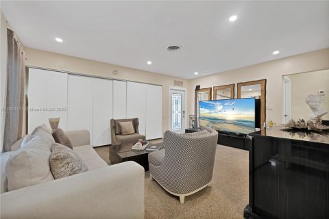 House in Hollywood, Florida 2 bedrooms, 95.13 sq.m. № 2077024 - photo 7
