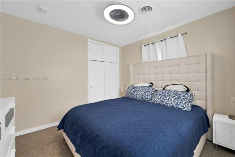 House in Hollywood, Florida 2 bedrooms, 95.13 sq.m. № 2077024 - photo 20