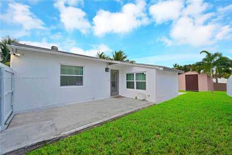 House in Hollywood, Florida 2 bedrooms, 95.13 sq.m. № 2077024 - photo 21