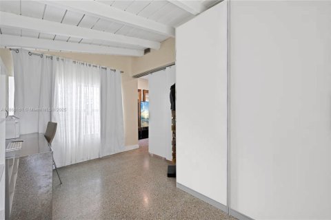 House in Hollywood, Florida 2 bedrooms, 95.13 sq.m. № 2077024 - photo 15