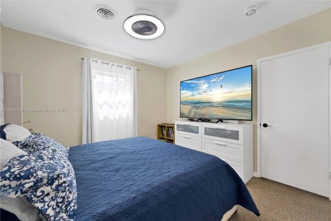 House in Hollywood, Florida 2 bedrooms, 95.13 sq.m. № 2077024 - photo 19