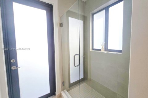 Casa en venta en Miami, Florida, 4 dormitorios, 295.52 m2 № 1889223 - foto 28