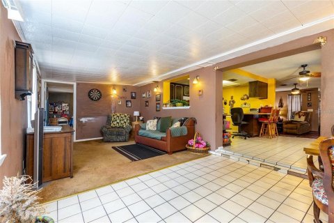 House in Seminole, Florida 4 bedrooms, 159.14 sq.m. № 2202605 - photo 11