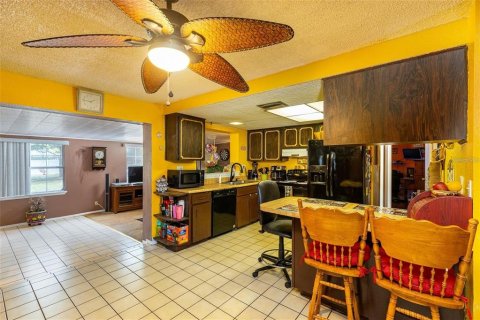 House in Seminole, Florida 4 bedrooms, 159.14 sq.m. № 2202605 - photo 6