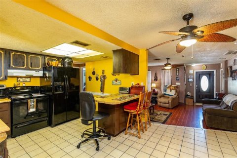 House in Seminole, Florida 4 bedrooms, 159.14 sq.m. № 2202605 - photo 5