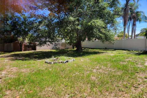 House in Seminole, Florida 4 bedrooms, 159.14 sq.m. № 2202605 - photo 25