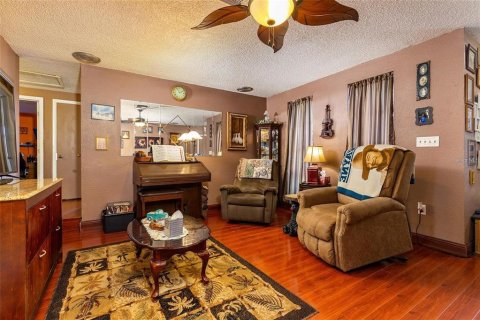 House in Seminole, Florida 4 bedrooms, 159.14 sq.m. № 2202605 - photo 3