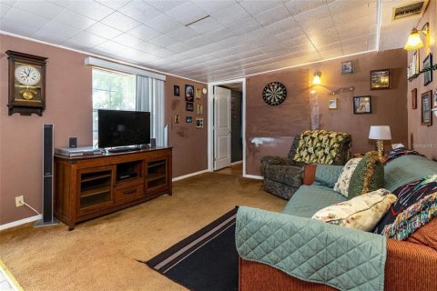 House in Seminole, Florida 4 bedrooms, 159.14 sq.m. № 2202605 - photo 13