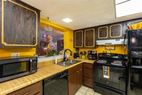 House in Seminole, Florida 4 bedrooms, 159.14 sq.m. № 2202605 - photo 8