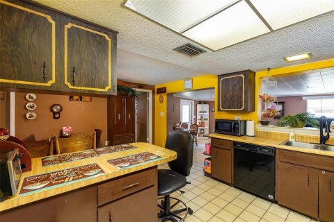 House in Seminole, Florida 4 bedrooms, 159.14 sq.m. № 2202605 - photo 7