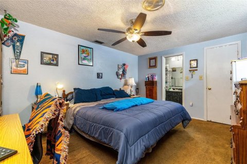 House in Seminole, Florida 4 bedrooms, 159.14 sq.m. № 2202605 - photo 15