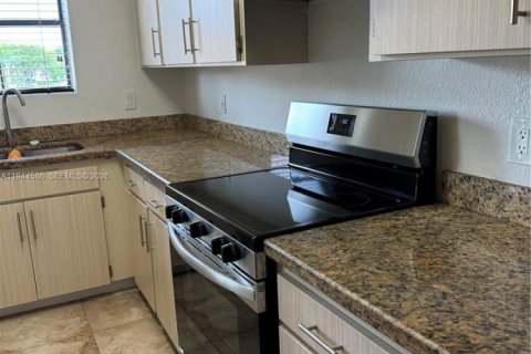 Copropriété à louer à Miami, Floride: 1 chambre, 69.4 m2 № 2001065 - photo 13