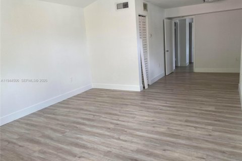 Copropriété à louer à Miami, Floride: 1 chambre, 69.4 m2 № 2001065 - photo 2