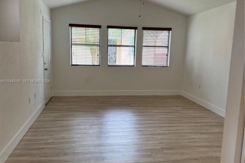 Copropriété à louer à Miami, Floride: 1 chambre, 69.4 m2 № 2001065 - photo 10