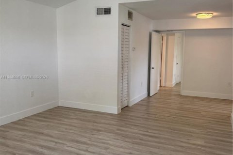 Copropriété à louer à Miami, Floride: 1 chambre, 69.4 m2 № 2001065 - photo 8
