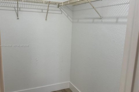 Copropriété à louer à Miami, Floride: 1 chambre, 69.4 m2 № 2001065 - photo 23