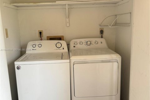 Copropriété à louer à Miami, Floride: 1 chambre, 69.4 m2 № 2001065 - photo 16