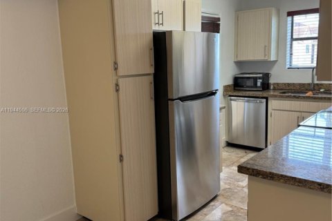 Copropriété à louer à Miami, Floride: 1 chambre, 69.4 m2 № 2001065 - photo 12