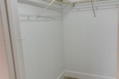 Copropriété à louer à Miami, Floride: 1 chambre, 69.4 m2 № 2001065 - photo 24