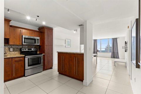 Condo in Miami Beach, Florida, 1 bedroom  № 2004818 - photo 7