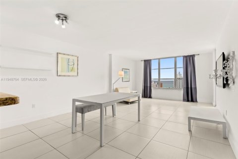 Condo in Miami Beach, Florida, 1 bedroom  № 2004818 - photo 5