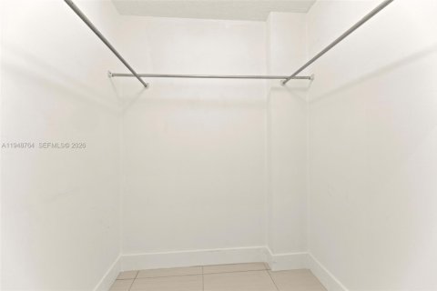 Condo in Miami Beach, Florida, 1 bedroom  № 2004818 - photo 11