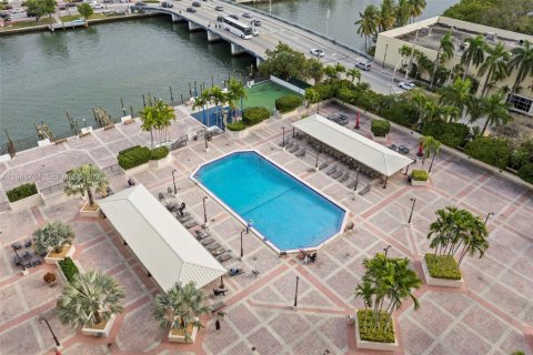 Condo in Miami Beach, Florida, 1 bedroom  № 2004818 - photo 12