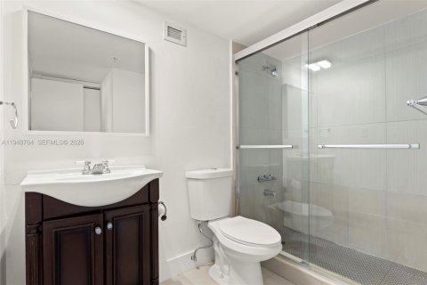 Condo in Miami Beach, Florida, 1 bedroom  № 2004818 - photo 4