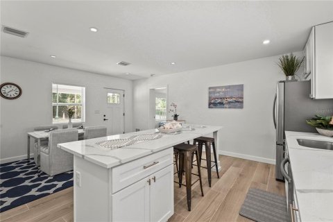 House in Sarasota, Florida 3 bedrooms, 170.94 sq.m. № 1737109 - photo 11