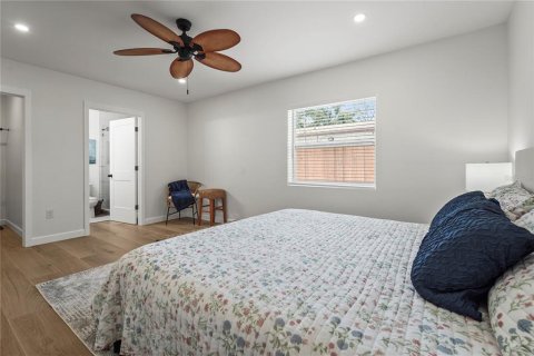House in Sarasota, Florida 3 bedrooms, 170.94 sq.m. № 1737109 - photo 23