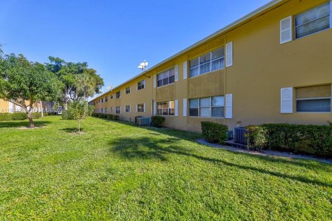Condominio en alquiler en Deerfield Beach, Florida, 2 dormitorios, 78.04 m2 № 1998082 - foto 11