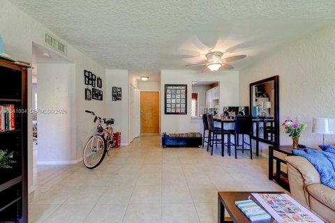 Condominio en alquiler en Deerfield Beach, Florida, 2 dormitorios, 78.04 m2 № 1998082 - foto 4