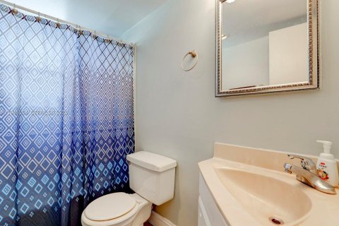 Condominio en alquiler en Deerfield Beach, Florida, 2 dormitorios, 78.04 m2 № 1998082 - foto 10