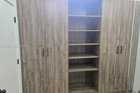 Villa ou maison à louer à Miami, Floride: 3 chambres № 2027082 - photo 11