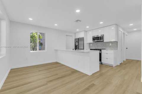 Villa ou maison à louer à Miami, Floride: 3 chambres № 2027082 - photo 2