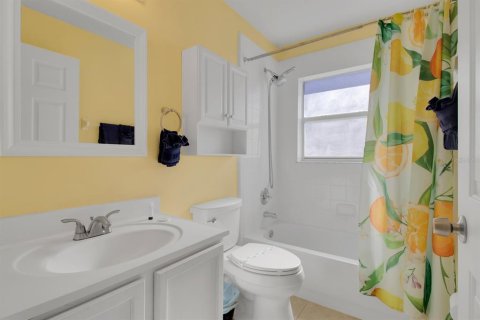 House in Kissimmee, Florida 3 bedrooms, 142.7 sq.m. № 1717253 - photo 24