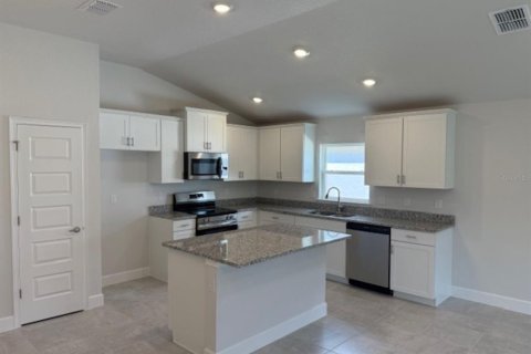 House in Ocala, Florida 3 bedrooms, 159.79 sq.m. № 1525385 - photo 2