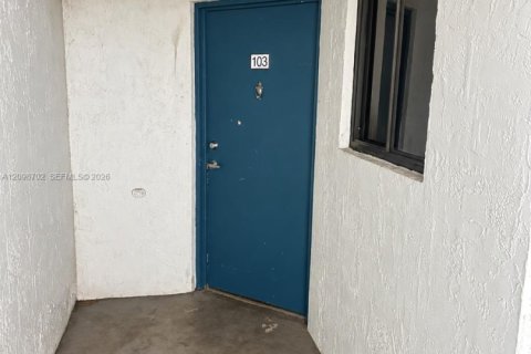 Appartement à louer à Miami, Floride: 1 chambre, 78.87 m2 № 2402098 - photo 3