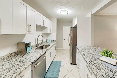 House in Tampa, Florida 3 bedrooms, 142.05 sq.m. № 1795810 - photo 8