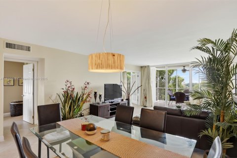 Condo in Pompano Beach, Florida, 2 bedrooms  № 1847658 - photo 7