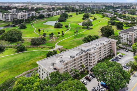 Condo in Pompano Beach, Florida, 2 bedrooms  № 1847658 - photo 29