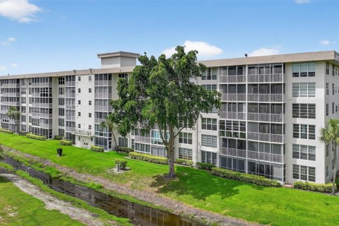Condo in Pompano Beach, Florida, 2 bedrooms  № 1847658 - photo 26