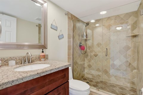 Condo in Pompano Beach, Florida, 2 bedrooms  № 1847658 - photo 15