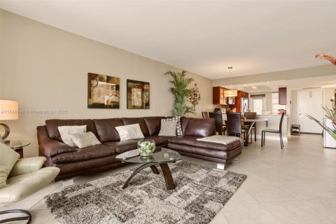 Condo in Pompano Beach, Florida, 2 bedrooms  № 1847658 - photo 10