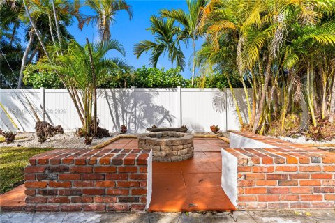 Casa en venta en Fort Lauderdale, Florida, 3 dormitorios, 195.37 m2 № 2017908 - foto 28