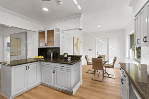 Casa en venta en Fort Lauderdale, Florida, 3 dormitorios, 195.37 m2 № 2017908 - foto 12