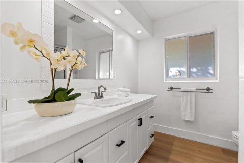 Casa en venta en Fort Lauderdale, Florida, 3 dormitorios, 195.37 m2 № 2017908 - foto 16