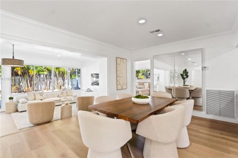 Casa en venta en Fort Lauderdale, Florida, 3 dormitorios, 195.37 m2 № 2017908 - foto 2